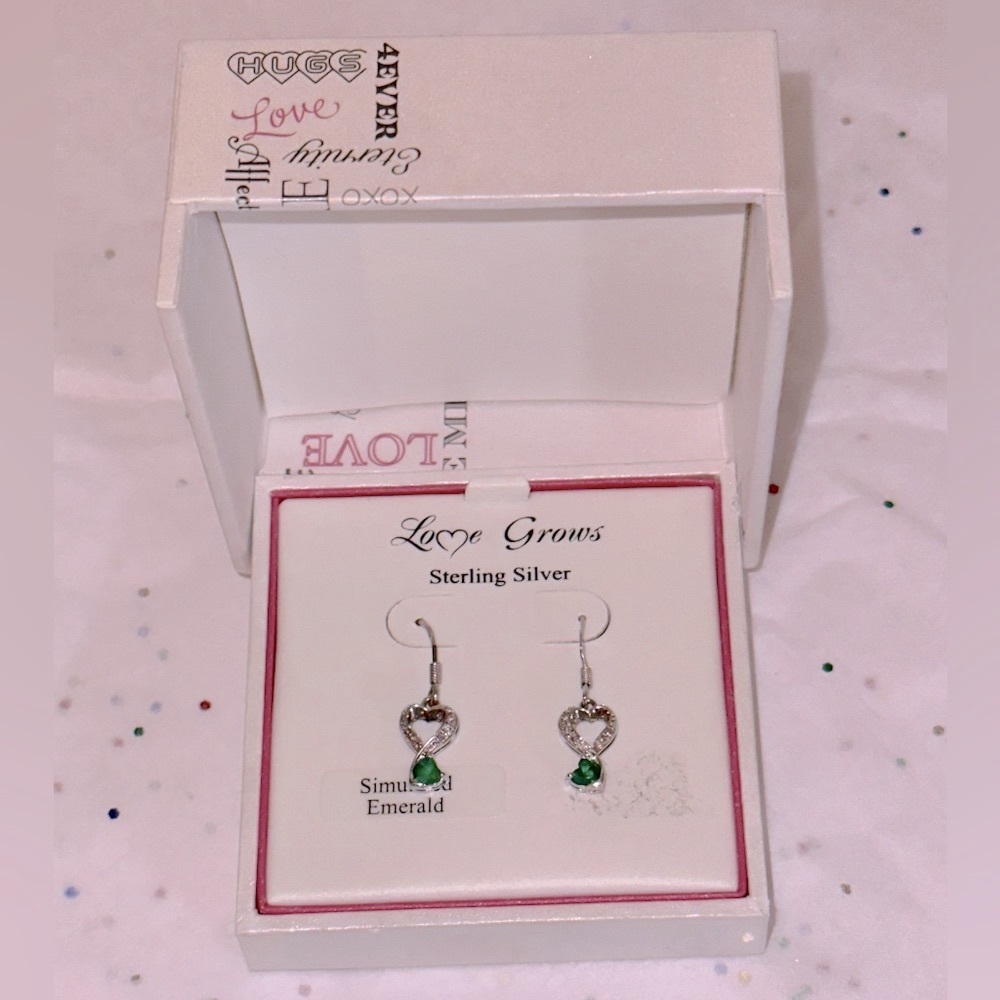 Beautiful New Emerald Heart Drop Earrings - Picture 2 of 4